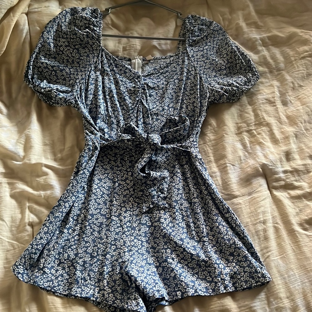 flowery romper size small